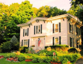  Kountry Living Bed and Breakfast  Онеонта